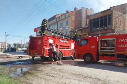 kutahyada-is-yerindeki-yanginda-1-itfaiye-eri-yaralandi