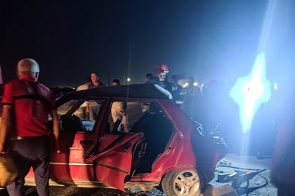 mersinde-1-kisinin-oldugu-4-kisinin-yaralandigi-ve-iki-kopegin-telef-oldugu-trafik-kazasi-kameraya-yansidi