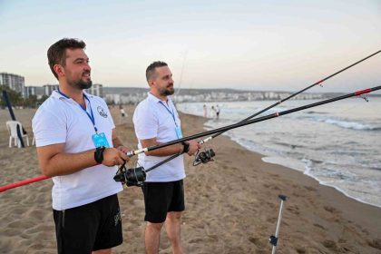 mersinde-8-altin-kanca-surfcasting-turnuvasi-tamamlandi