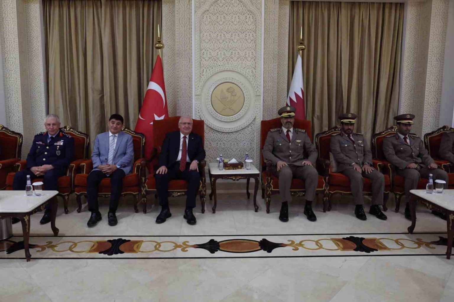 milli-savunma-bakani-guler-katarda