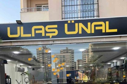 motosikletli-supheliler-otomatik-tabancayla-berber-dukkanina-ates-acti