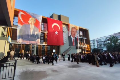 munire-bayer-ortaokulunda-bugun-ilk-ders-zili-caldi