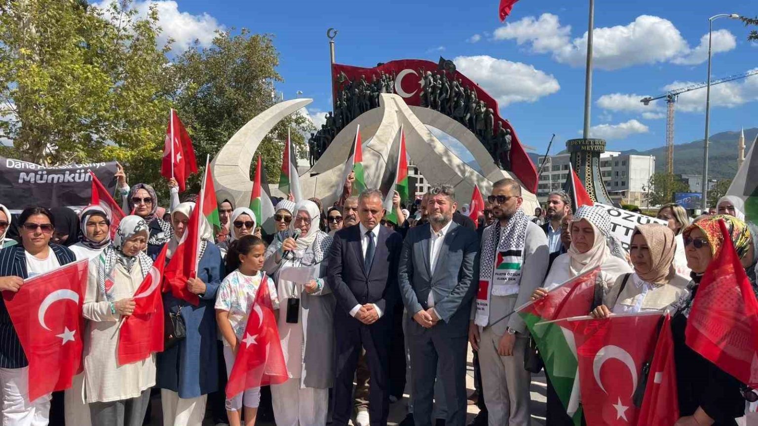 osmaniyede-kadinlardan-gazze-icin-sessiz-ciglik