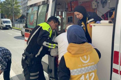 samsunda-motosiklet-devrildi-2-yarali