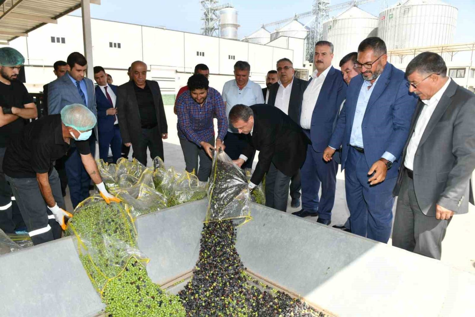 sanliurfa-valisi-hasan-sildak-gida-osbde-incelemelerde-bulundu