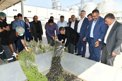 sanliurfa-valisi-hasan-sildak-gida-osbde-incelemelerde-bulundu