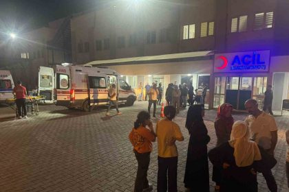 siirtte-fistik-iscilerini-tasiyan-minibus-ile-hafif-ticari-arac-carpisti-7-yarali