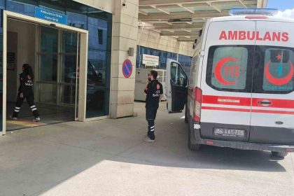 siirtte-kiz-ogrenci-yurdunda-gida-zehirlenmesi-suphesi-119-ogrenci-hastaneye-basvurdu