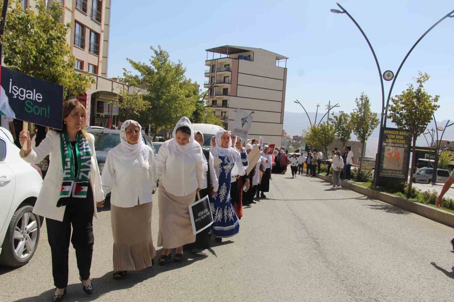 sirnakli-kadinlardan-filistin-icin-sessiz-ciglik-yuruyusu