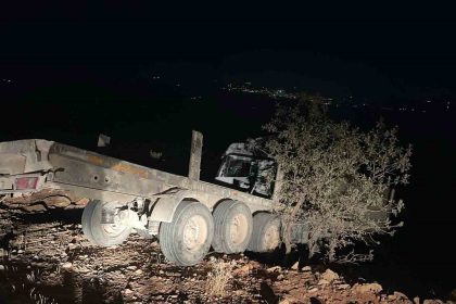 sirnakta-tir-sarampole-yuvarlandi-1-olu