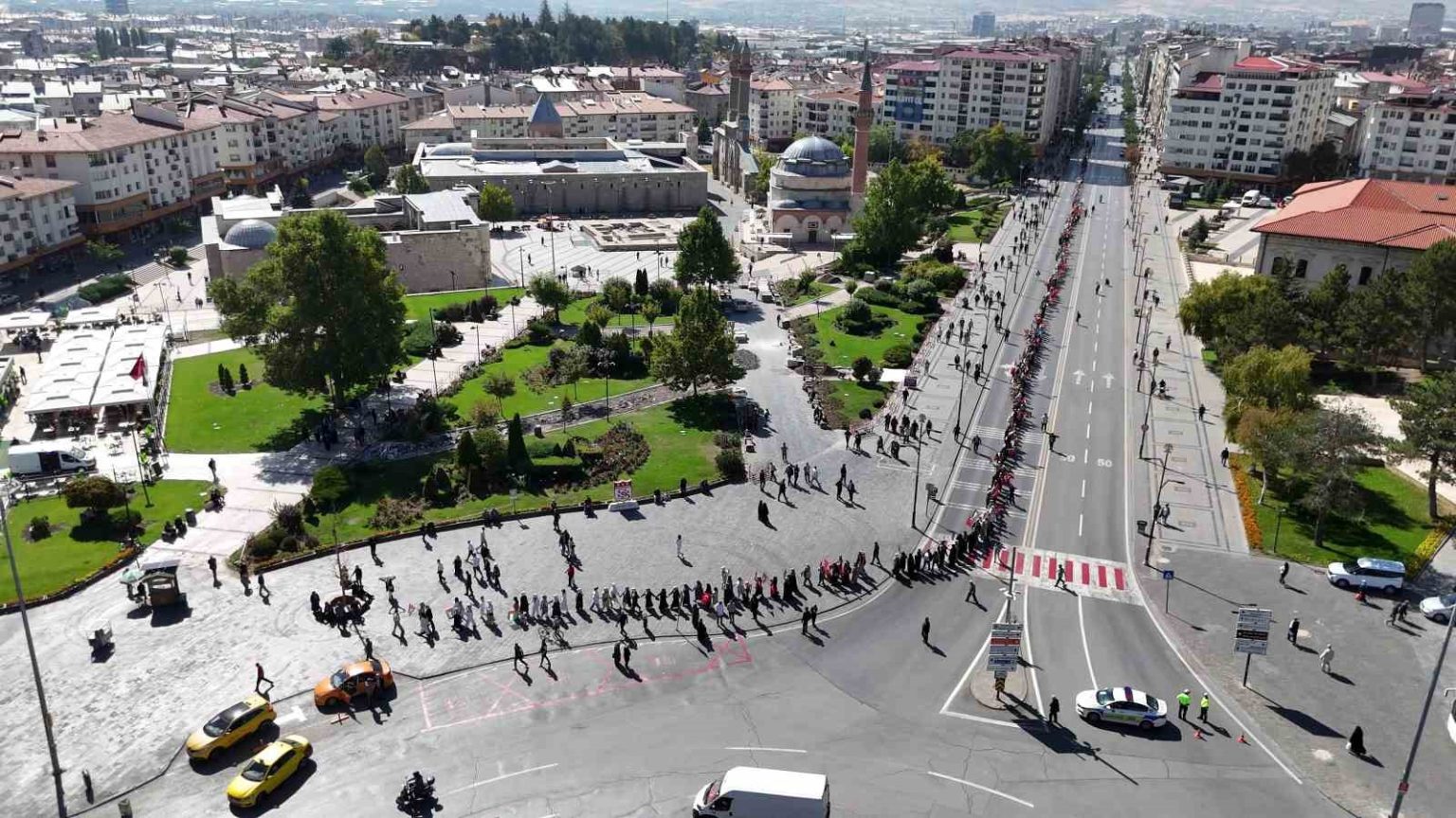 sivasli-kadinlardan-gazze-icin-sessiz-ciglik-zinciri