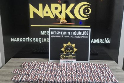 takside-arama-yapan-polis-binlerce-uyusturucu-hap-ele-gecirdi