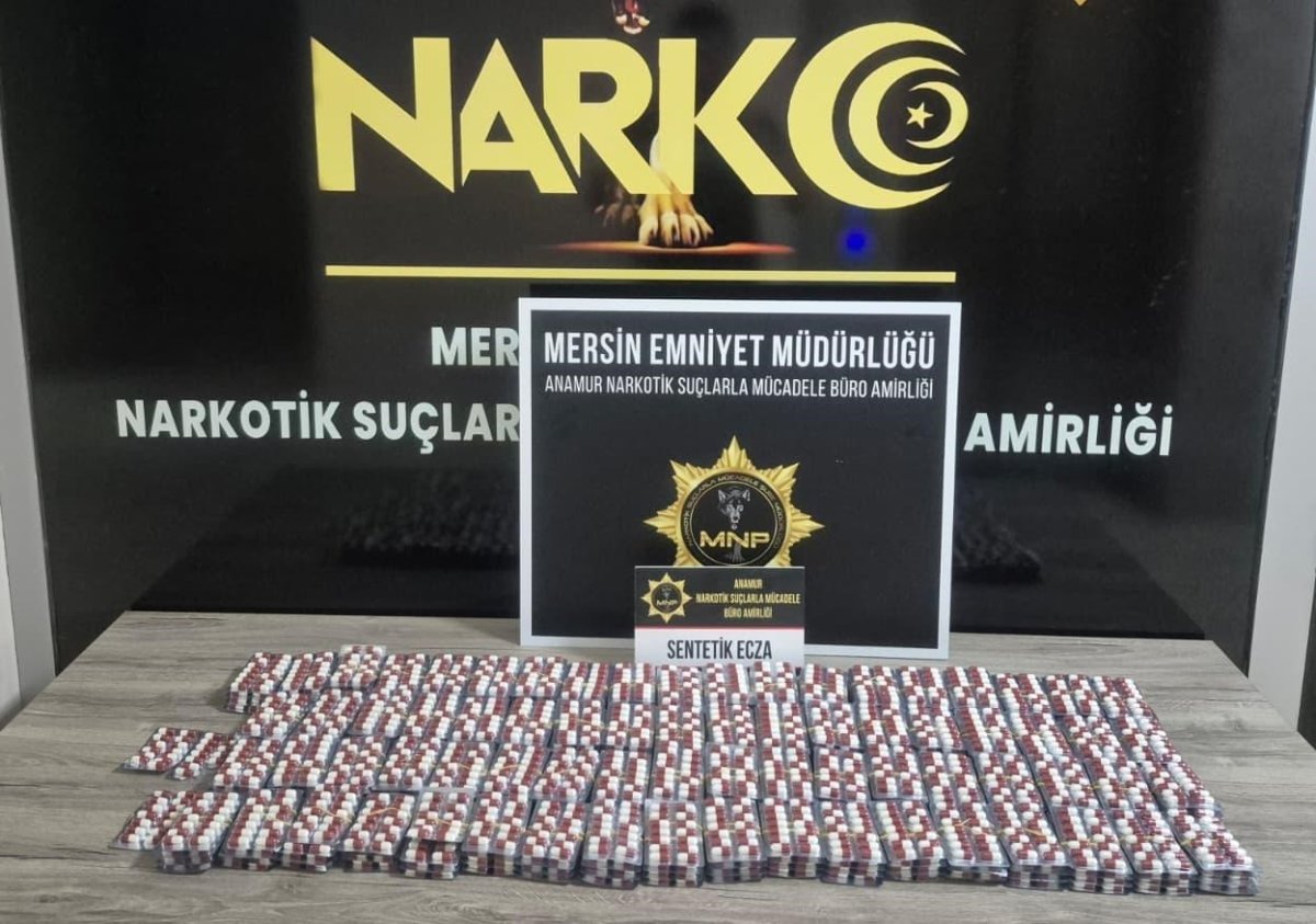 takside-arama-yapan-polis-binlerce-uyusturucu-hap-ele-gecirdi