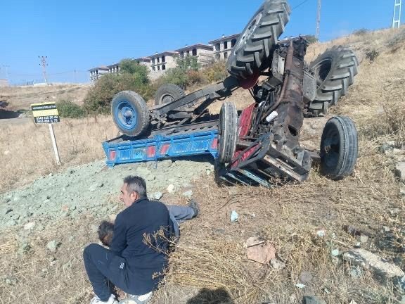 tokatta-traktor-devrildi-2-yarali