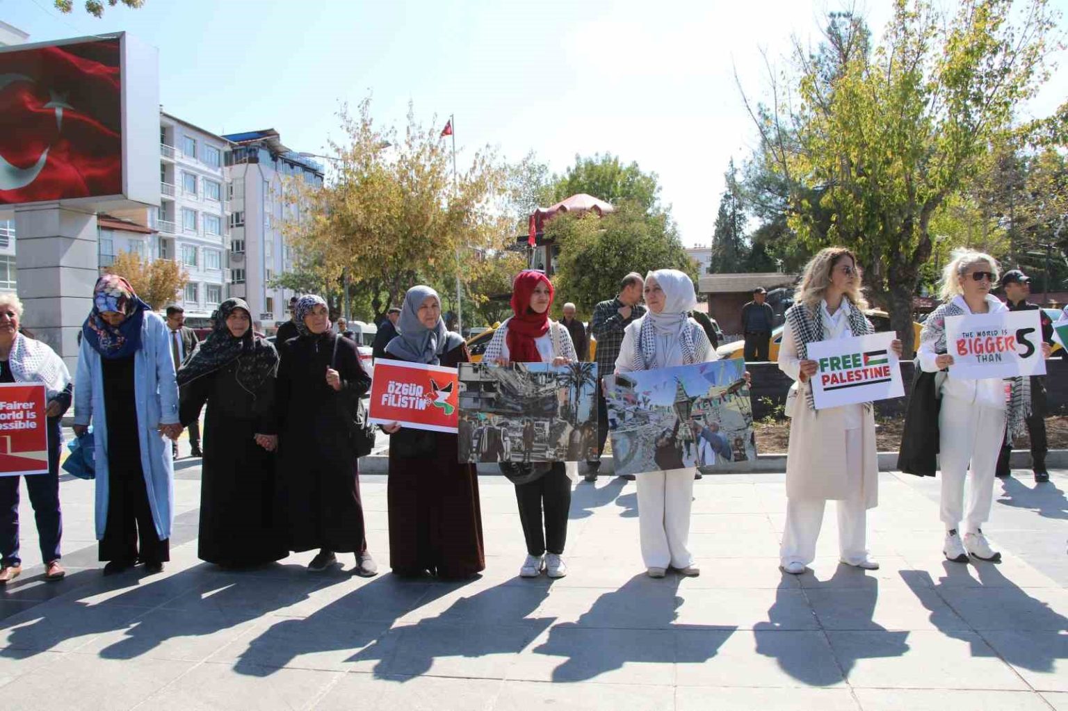 usakli-kadinlardan-gazze-icin-sessiz-ciglik