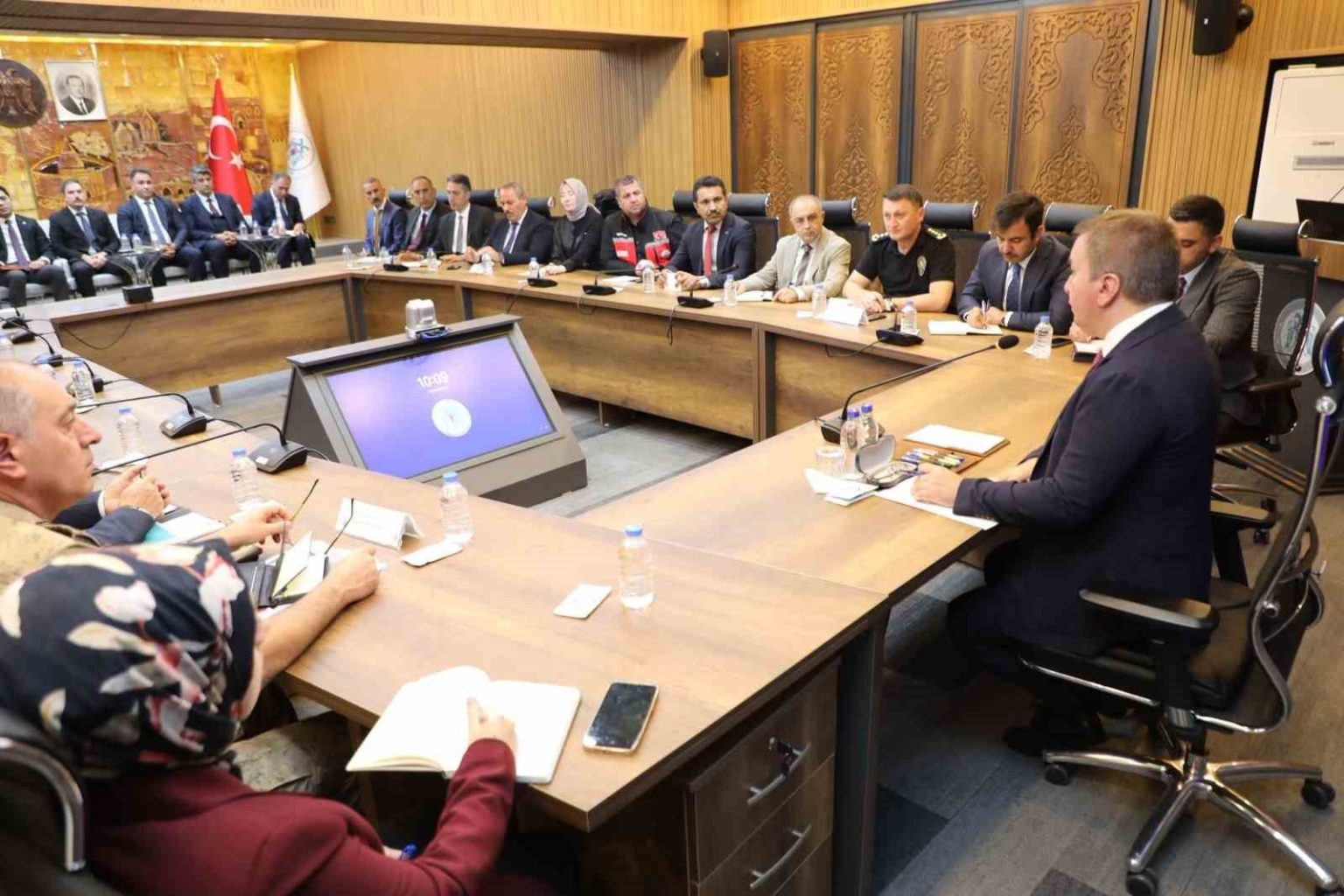 vali-aydogdu-birim-amirleriyle-toplanti-yapti