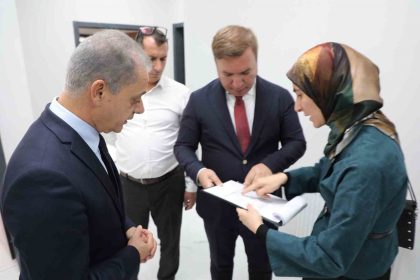 vali-aydogdu-saglik-yatirimlarini-inceledi