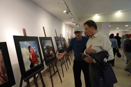 yarim-asirlik-fotograf-arsivi-turkiyede-zaman-sergisi-acildi