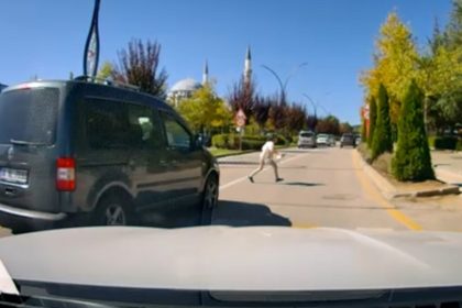 yaya-gecidinde-aracin-carptigi-cocuk-yaralandi