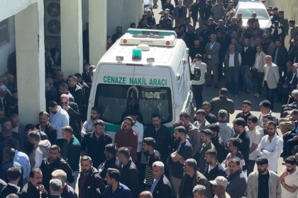 yuksekovada-bicakli-saldiri-21-yasindaki-genc-hayatini-kaybetti