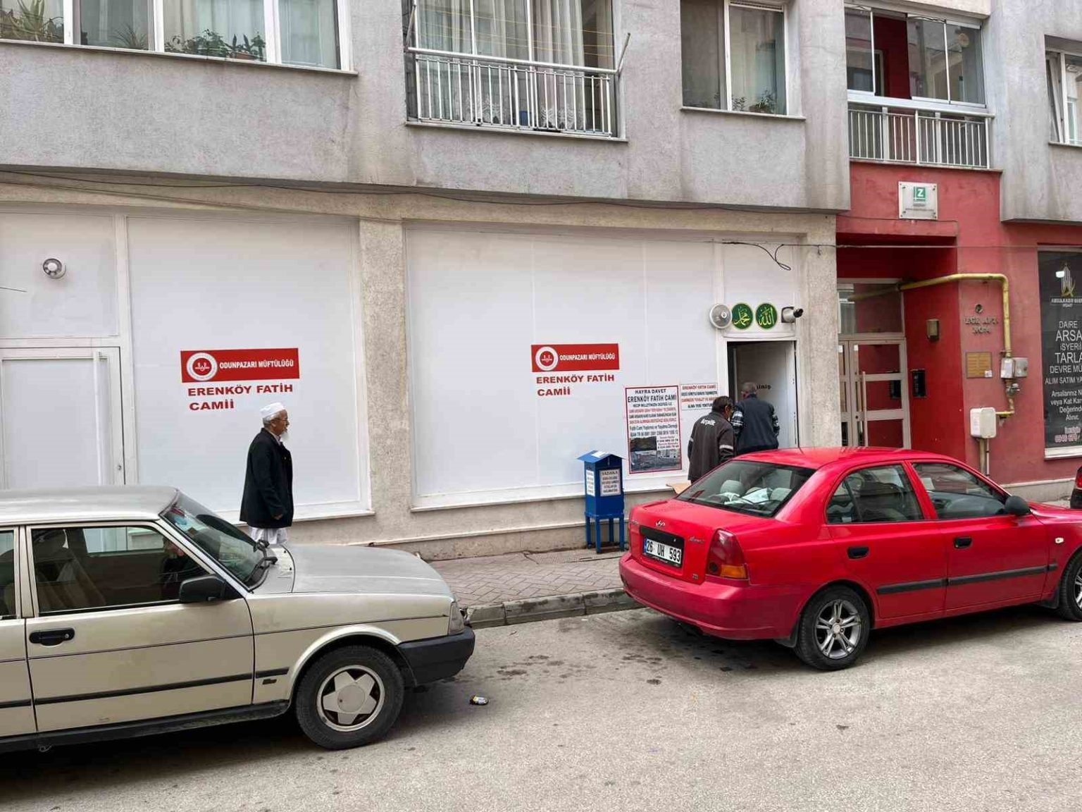 zemin-kattaki-eski-fitness-salonunu-camiye-cevirdiler