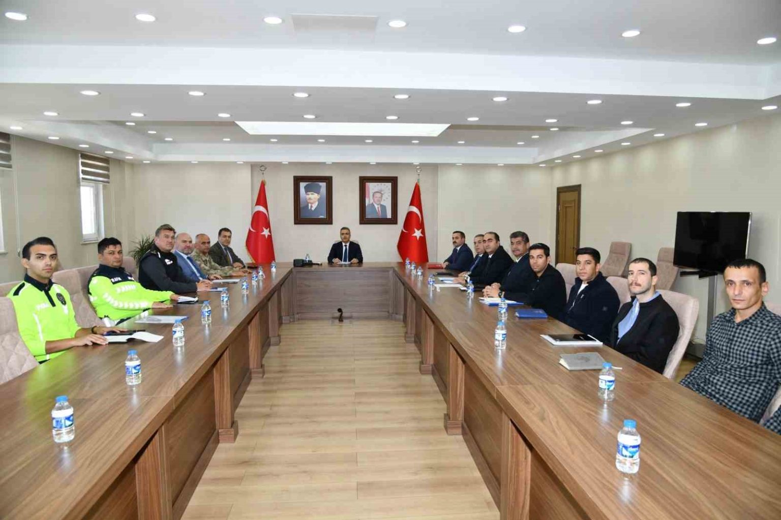 ardahanda-karayollari-trafik-guvenligi-toplantisi-gerceklestirildi