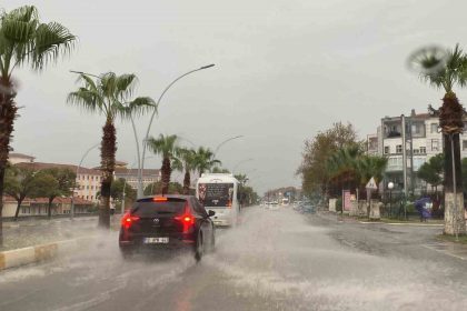 ayvalikta-metrekareye-42-kg-yagmur-dustu