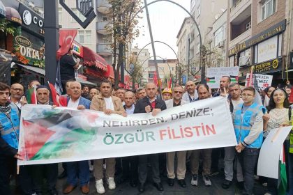 bagcilarda-nehirden-denize-ozgur-filistin-yuruyusu