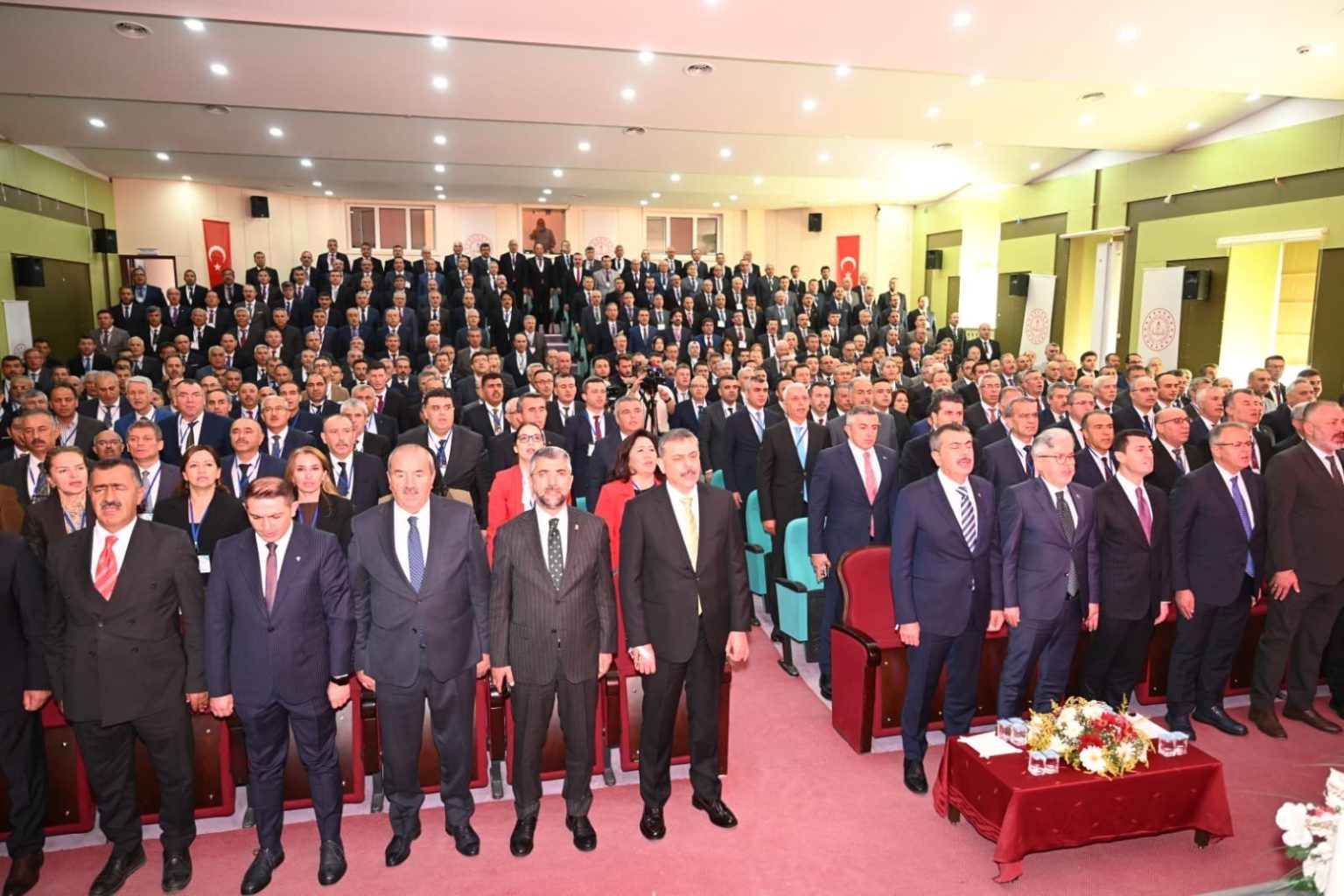 bakan-tekin-biz-buyuk-bir-camiayiz