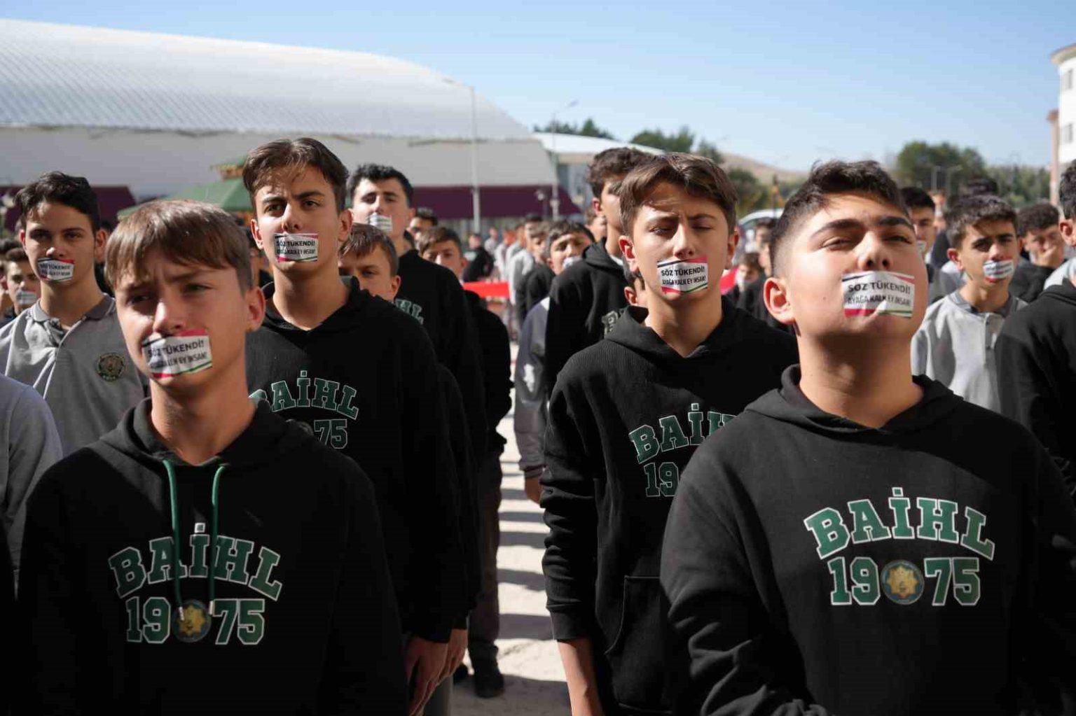 bayburtta-ogrencilerden-filistin-ve-gazze-icin-sessiz-eylem