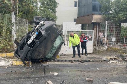 beylikduzunde-kaladirimda-yuruyen-cocuga-arac-carpti-1-olu