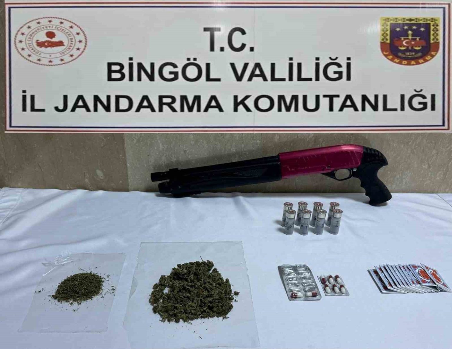 bingolde-uyusturucu-madde-ve-ruhsatsiz-silah-ele-gecirdi