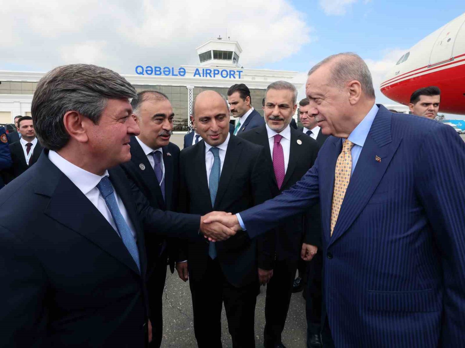 cumhurbaskani-erdogan-tdt-zirvesine-katilmak-uzere-azerbaycanda