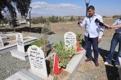 depremde-kaybettigi-3-evladinin-mezarinda-size-bir-damla-su-verecek-kimse-kalmadi-allah-sizi-unutmaz-evladim-diyen-suriyeli-anne-duygulandirdi