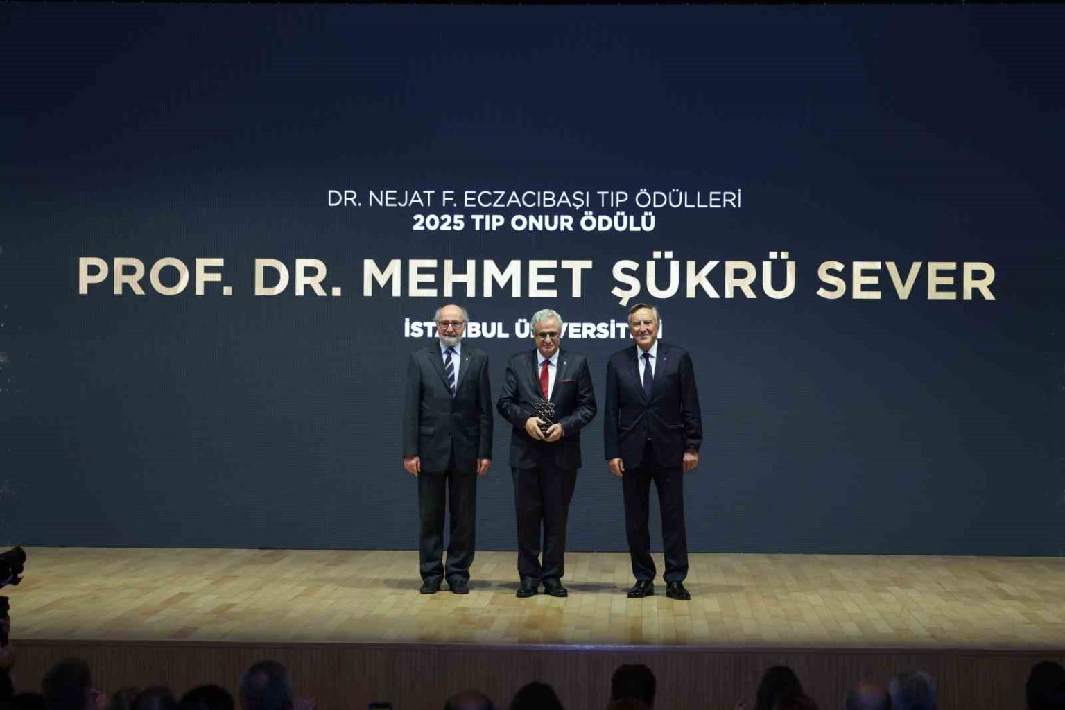 dr-nejat-f-eczacibasi-tip-odulleri-sahiplerini-buldu