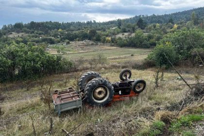 dursunbeyde-traktor-devrildi