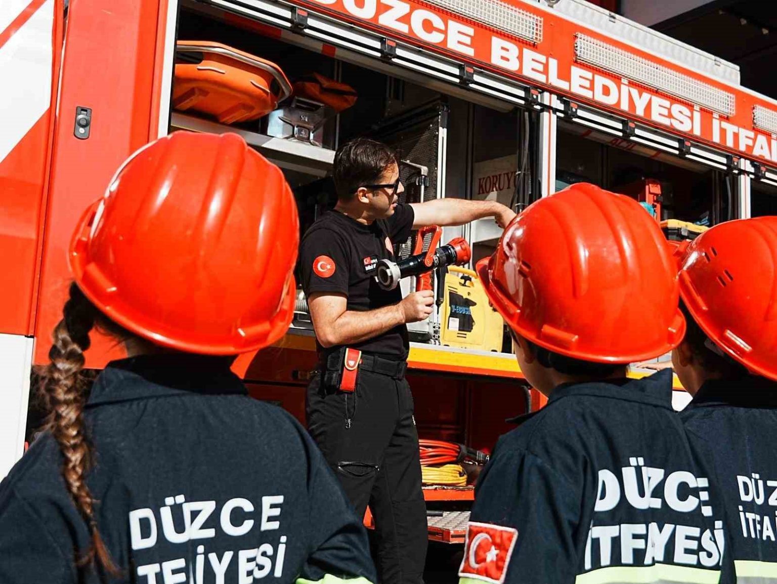 duzce-itfaiyesi-744-ogrenciyi-agirladi
