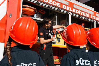 duzce-itfaiyesi-744-ogrenciyi-agirladi