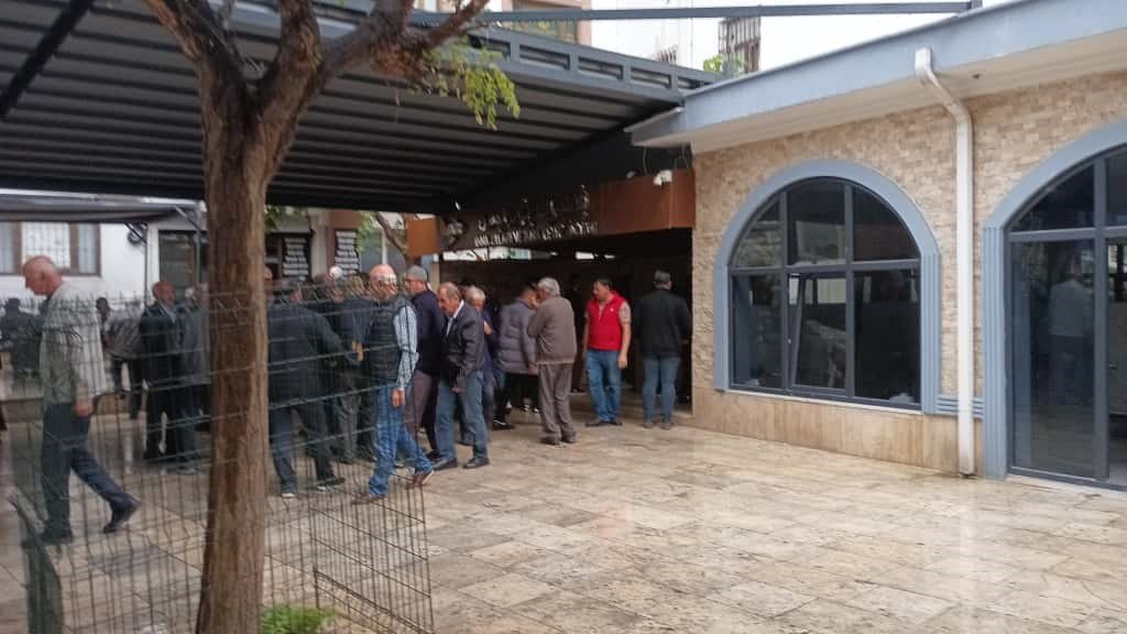 esi-tarafindan-sokak-ortasinda-oldurulen-kadin-son-yolculuguna-ugurlandi