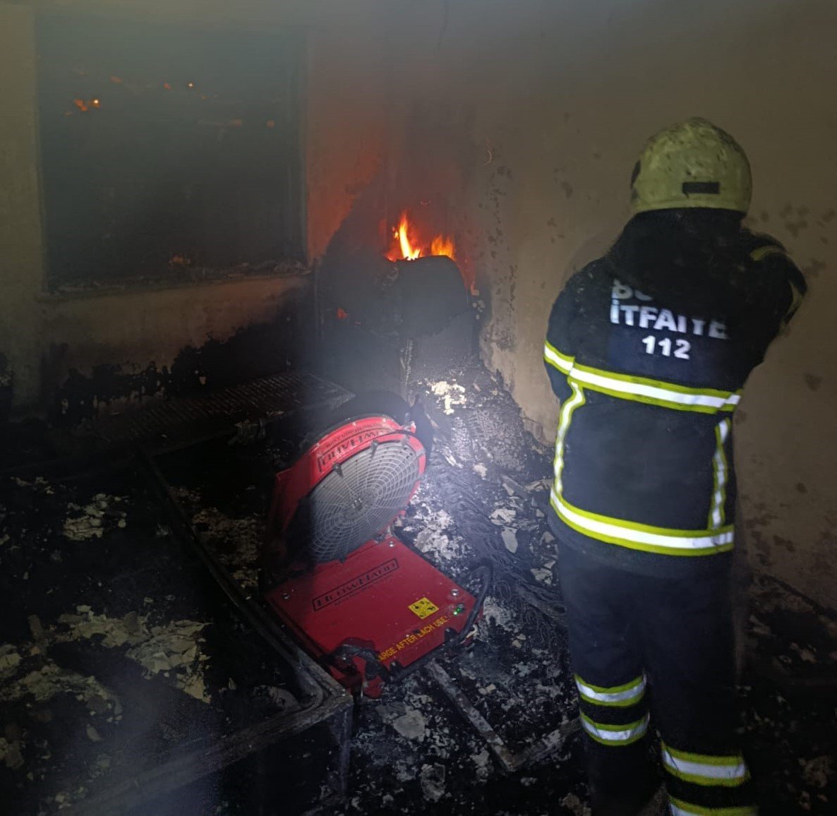 evde-cikan-yanginda-1-kisi-dumandan-etkilendi