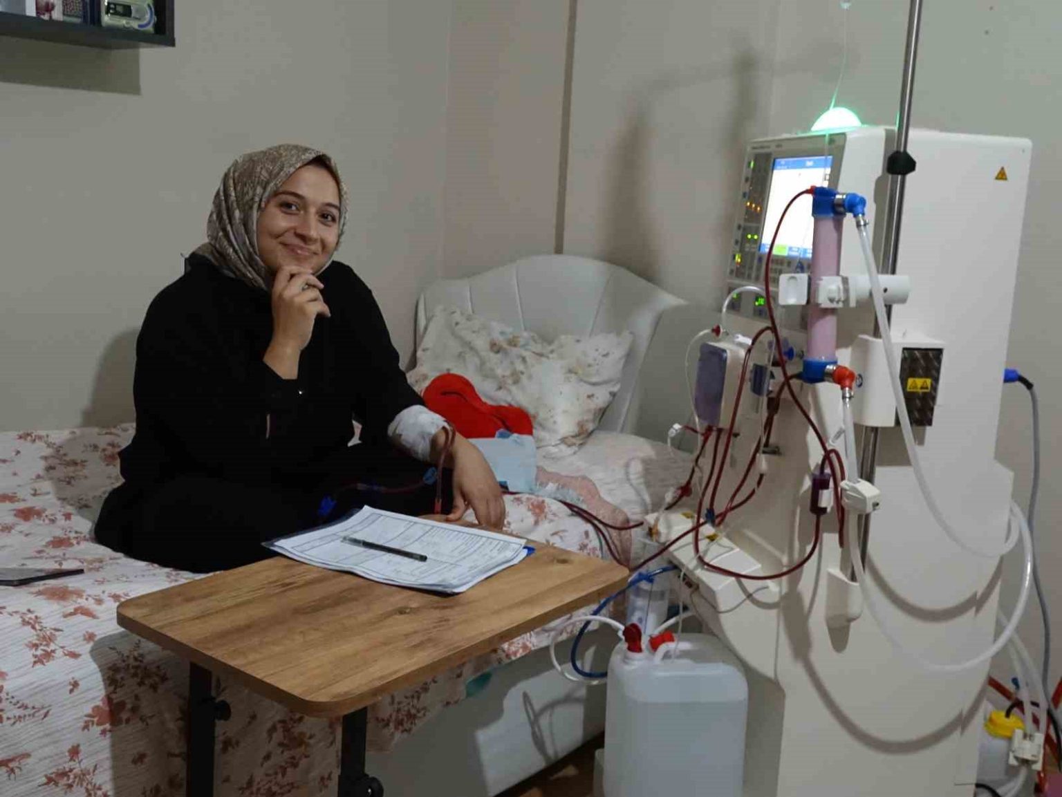 evinde-kendi-diyalizini-kendisi-uyguluyor