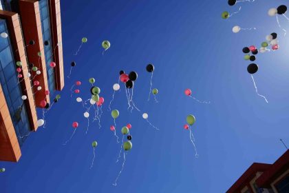 gumushanede-gazze-icin-balonlar-gokyuzune-birakildi