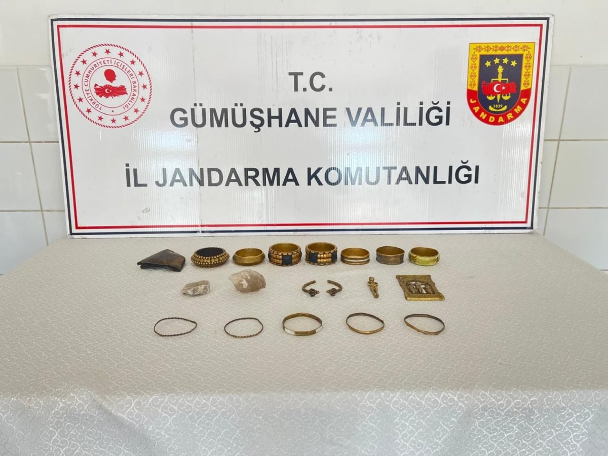 gumushanede-tarihi-eser-operasyonunda-cok-sayida-obje-ele-gecirildi