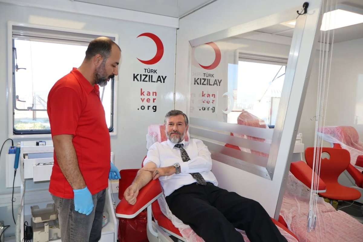 hatay-muftulugu-ve-kizilay-is-birliginde-kan-bagis-kampanyasi-duzenledi