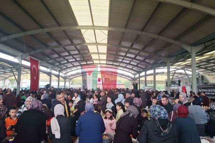 hisarcikta-filistin-icin-kurulan-hayir-carsisina-yogun-ilgi