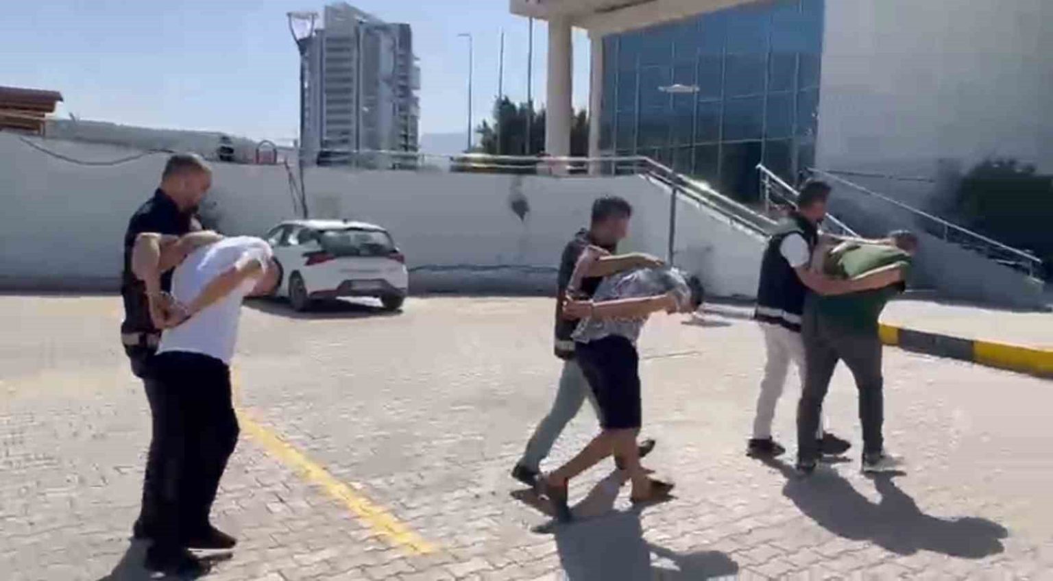 iskenderunda-hapis-cezasiyla-aranan-3-sahis-yakalandi