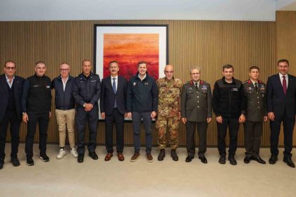 italyan-heyet-baykarin-oyun-degistirici-teknolojilerini-inceledi-tb3-siha-akinci-kizilelma-art-arda-havalandi