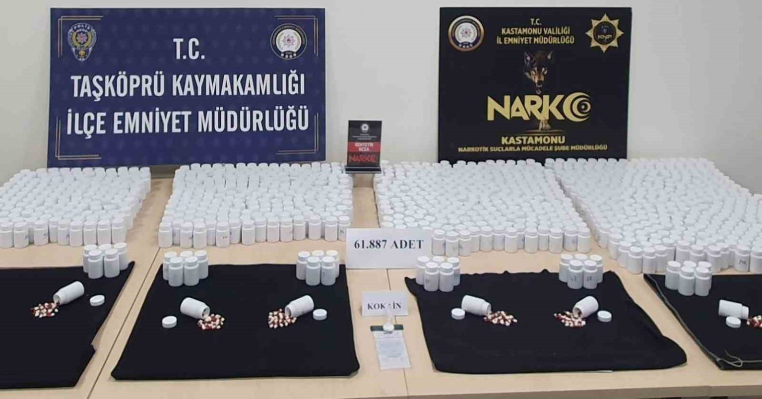 kastamonuda-binlerce-sentetik-ecza-hapi-ele-gecirildi-3-gozalti