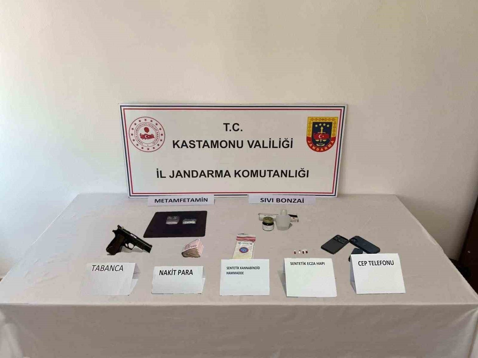 kastamonuda-binlerce-sentetik-ecza-hapiyla-yakalanan-2-kisi-tutuklandi