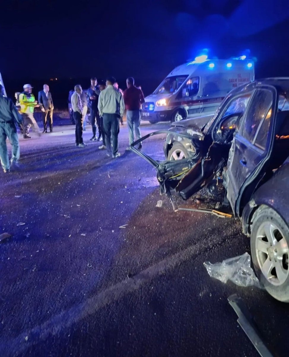 kavsakta-meydana-gelen-trafik-kazasinda-4-kisi-yaralandi